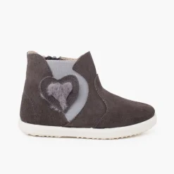 Menina Pisamonas Bota Elastico Lateral Coracao Pelinho