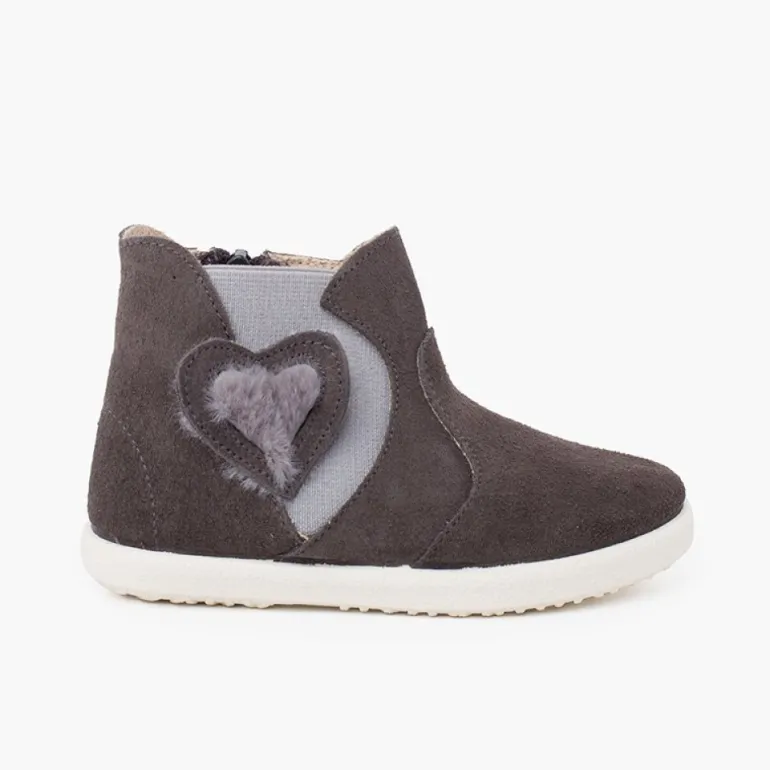 Menina Pisamonas Bota Elastico Lateral Coracao Pelinho