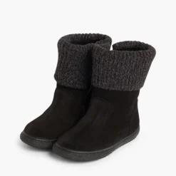Menina Pisamonas Botas Camurca Com Cano Em La Canelada