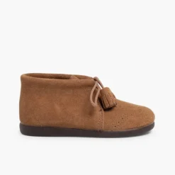 Menino Pisamonas Botas Camurca Com Picotado E Berloques
