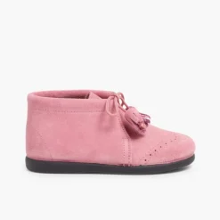 Menino Pisamonas Botas Camurca Com Picotado E Berloques