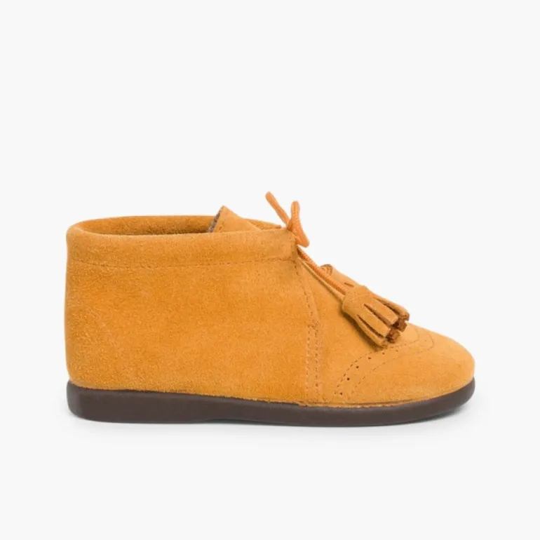 Menino Pisamonas Botas Camurca Com Picotado E Berloques