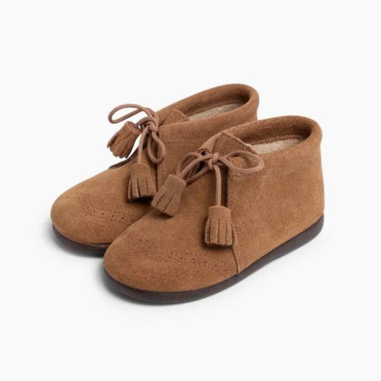Menino Pisamonas Botas Camurca Com Picotado E Berloques